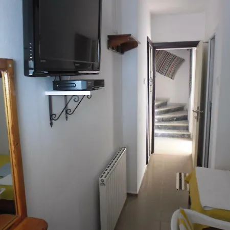 Cam Hotel *
