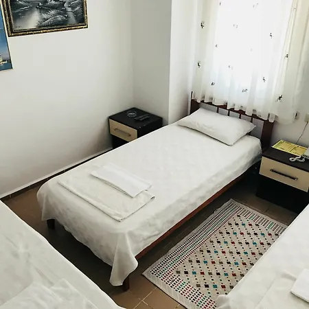Cam Hotel *